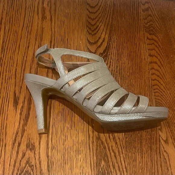 Very comfortable and nice, well fitted in feet. - Picture 3 of 3